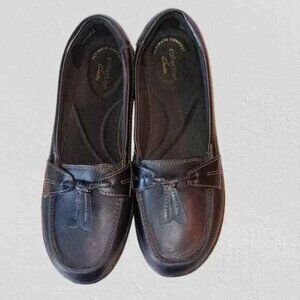 ❌3/$10❌ Clarks Slip on Black Shoes 7.5 Wide